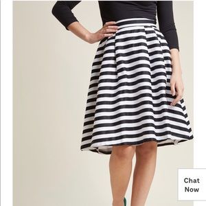 NWOT Mod Cloth Midi skirt